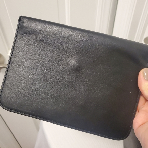 Michael Kors Izzy Black Pebble Grain Leather Tote, Classic, Stylish, Sleek - Picture 4 of 16